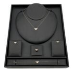 طقم ذهب ناعم عيار 18 وزن 2.73 جم تصميم مرصع ملكي فاخر