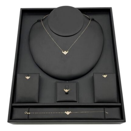 طقم ذهب ناعم عيار 18 وزن 2.73 جم تصميم مرصع ملكي فاخر