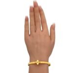 اسواره ذهب واقفة عيار 21 وزن 11.55 جم وردة ساحرة تفوح أنوثة