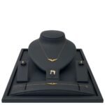 طقم جناح الصقر عيار 21 وزن 3.45 جرام بفص ازرق جذاب