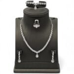 طقم ذهب عيار 18 الوزن 25.39 جرام