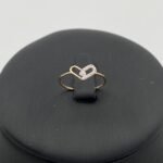 ⁦طقم ذهب على شكل قلب عيار 18 وزن 2.47 جم  رقي وجمال في كل تفاصيله⁩ - الصورة ⁦2⁩