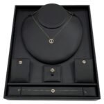 طقم شانيل ذهب عيار 18 وزن 2.76 جم بتفاصيل أنيقة تلفت الأنظار