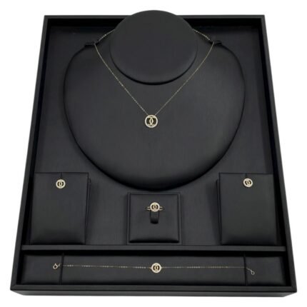 طقم شانيل ذهب عيار 18 وزن 2.76 جم بتفاصيل أنيقة تلفت الأنظار