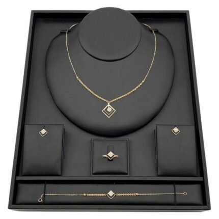 طقم ذهب ناعم عيار 18 وزن 6.50 جم بتعليقة أنيقة