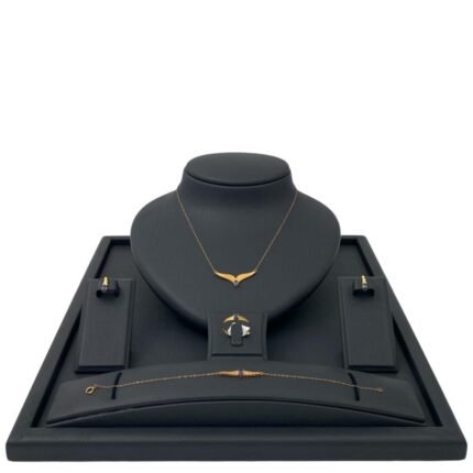 طقم جناح الصقر ذهب عيار 21 وزن 3.59 جم بفص ازرق راقٍ