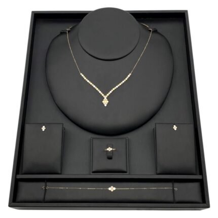 طقم شومية ذهب عيار 18 وزن 5.84 جرام بتصميم أنيق يبرز جمالك