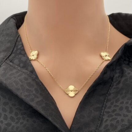 عقد فان كليف ذهب عيار 18 الوزن 6.76 جرام