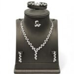 طقم ذهب عيار 18 الوزن 24.10 جرام