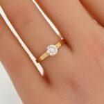 ⁦خاتم ذهب عيار 18 الوزن 1.39 جرام⁩ - الصورة ⁦2⁩