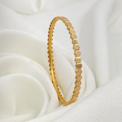 غويشه ذهب عيار 21 الوزن 7.28 جرام ( مقاس 17 )