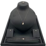 طقم دمعة ذهب عيار 18 وزن 2.67 جم بتصميم أنثوي يخطف الآنظار