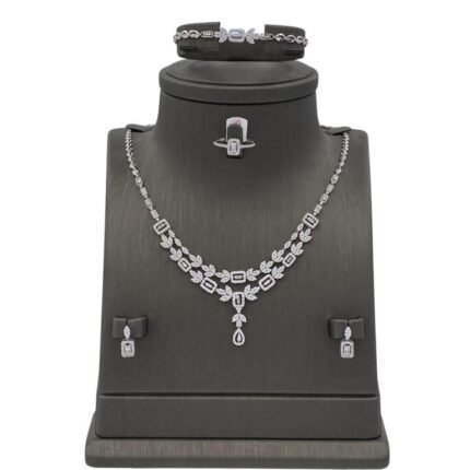 طقم ذهب عيار 18 الوزن 20.43 جرام