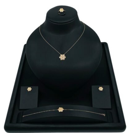 طقم ذهب ناعم عيار 18 وزن 3.45 جم بأفضل سعر فى متجرنا