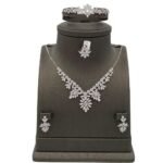 طقم ذهب عيار 18 الوزن 27.40 جرام