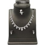 طقم ذهب عيار 18 الوزن 23.05 جرام