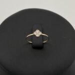 ⁦طقم ذهب عيار 18 وزن 2.18 جم تصميم مستوحى من فان كليف يمنح الطقم حضورًا راقيًا⁩ - الصورة ⁦5⁩