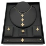 طقم الهبه ذهب عيار 18 وزن 17.82 جم  إطلالة فاخرة تبرز أنوثتك