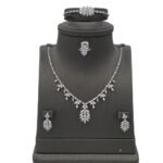 طقم ذهب عيار 18 الوزن 26.96 جرام