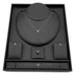 طقم ذهب عيار 18 الوزن 1.97 جرام