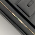 ⁦طقم ذهب كامل عيار 18 وزن 12.62 جم بتعليقات سلاسل أنيقة⁩ - الصورة ⁦6⁩