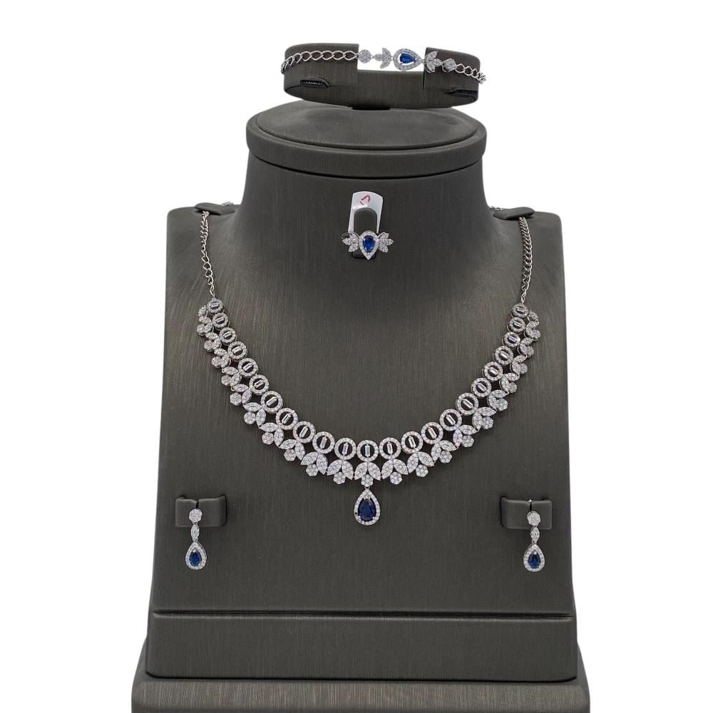 طقم ذهب عيار 18 الوزن 28.16 جرام طقم ذهب عيار 18 الوزن 28.16 جرام