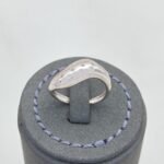 ⁦خاتم ذهب عيار 18 الوزن 2.09 جرام⁩ - الصورة ⁦2⁩