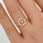 ⁦خاتم ذهب عيار 18 الوزن 0.86 جرام⁩ - الصورة ⁦2⁩