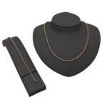 عقد و اسوارة ذهب عيار 18 الوزن 18.76 جرام