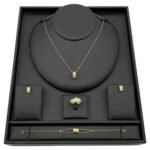 طقم ذهب عيار 18 وزن 11.34 جم عملي وأنيق لجميع المناسبات