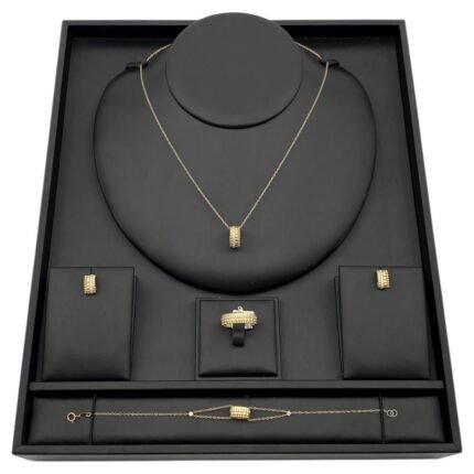 طقم ذهب عيار 18 وزن 11.34 جم عملي وأنيق لجميع المناسبات