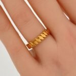 ⁦خاتم ذهب عيار 21 الوزن 2.05 جرام⁩ - الصورة ⁦2⁩