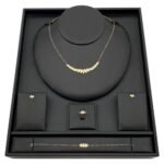 طقم أوراق الشجر ذهب عيار 18 وزن 8.39 جم يمنحك لمسة أنثوية لكل إطلالة