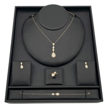 طقم ذهب عيار 18 الوزن 8.45 جرام