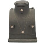 نصف طقم اطفال ذهب عيار 18 الوزن 2.03 جرام