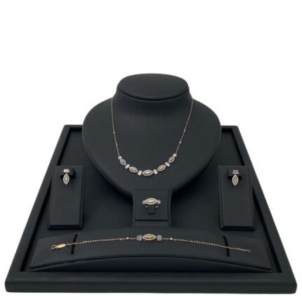 طقم ذهب عيار 18 الوزن 8.95 جرام