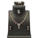 طقم ذهب عيار 18 الوزن 26.32 جرام