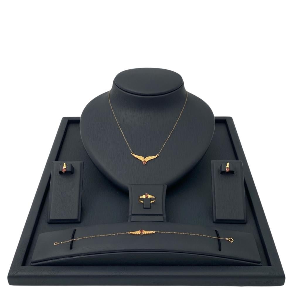 طقم جناح الصقر ذهب عيار 21 الوزن 3.54 جرام طقم جناح الصقر ذهب عيار 21 الوزن 3.54 جرام