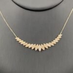 ⁦طقم أوراق الشجر ذهب عيار 18 وزن 8.39 جم يمنحك لمسة أنثوية لكل إطلالة⁩ - الصورة ⁦2⁩