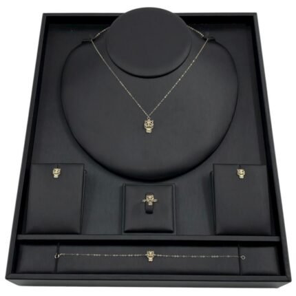 طقم ذهب نمر عيار 18 وزن 2.93 جم يضيء إطلالتك ويبهر الحضور