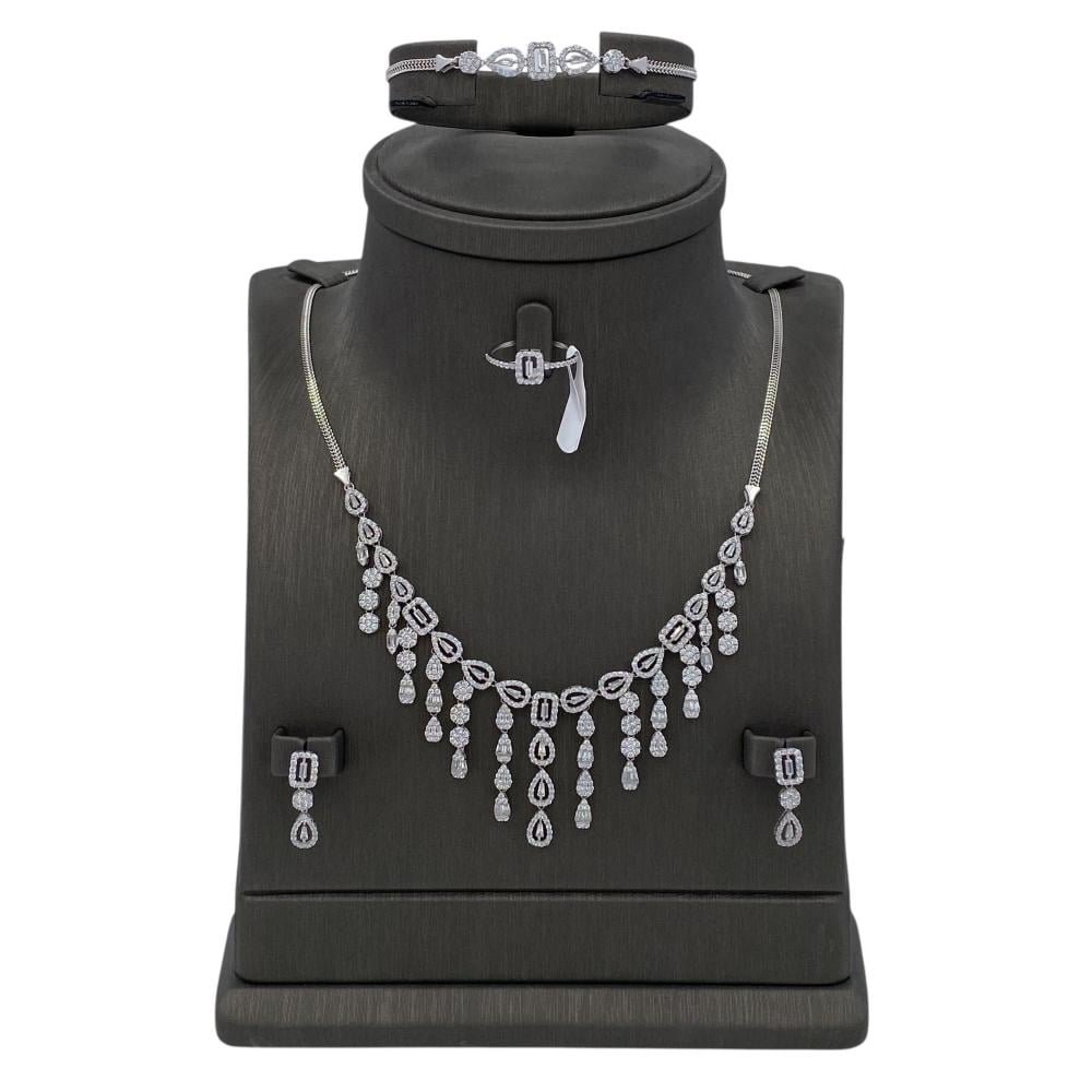 طقم ذهب عيار 18 الوزن 25.35 جرام طقم ذهب عيار 18 الوزن 25.35 جرام