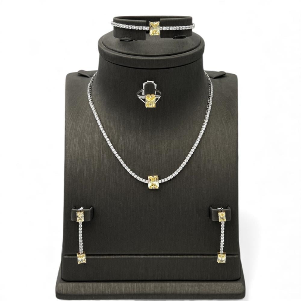 طقم ذهب عيار 18 الوزن 23.94 جرام طقم ذهب عيار 18 الوزن 23.94 جرام