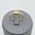 ⁦خاتم ذهب عيار 18 الوزن 0.73 جرام⁩ - الصورة ⁦2⁩