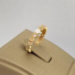 ⁦دبله ذهب عيار 18 الوزن 1.72 جرام⁩ - الصورة ⁦2⁩