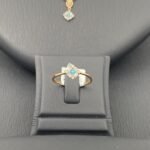 ⁦طقم ذهب كامل عيار 21 وزن 8.32 جرام مزينه بفصوص فيروزي بلمسة كلاسيكية⁩ - الصورة ⁦5⁩