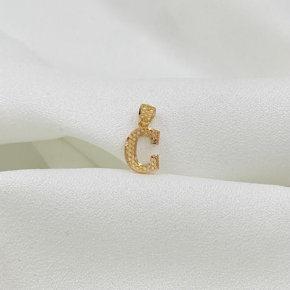 تعليقه حرف C ذهب عيار 21 الوزن 0.55 جرام تعليقه حرف C ذهب عيار 21 الوزن 0.55 جرام
