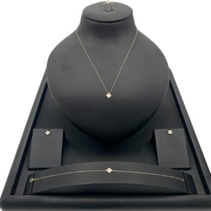 طقم ذهب عيار 18 الوزن 2.22 جرام