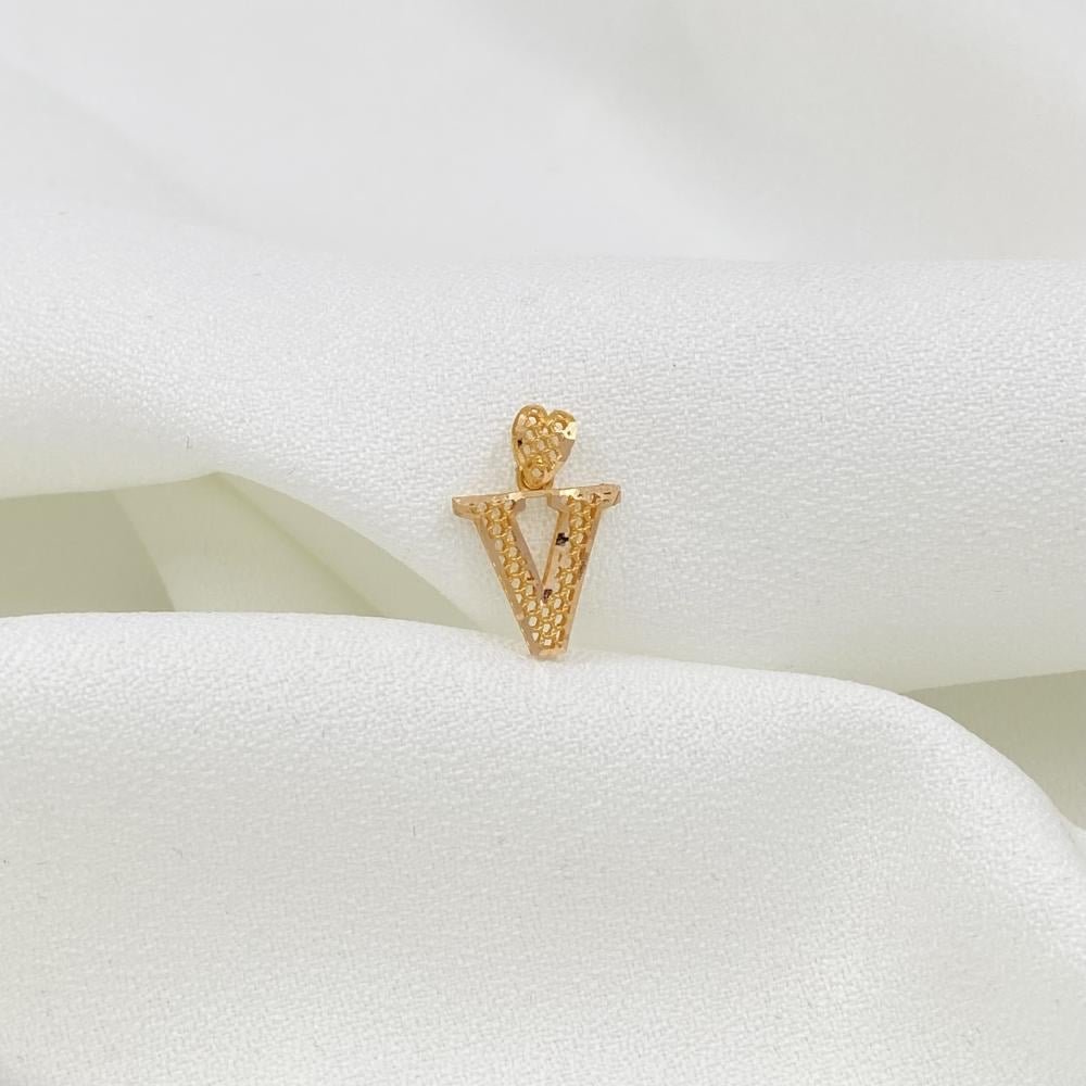 تعليقه حرف V ذهب عيار 21 الوزن 0.55 جرام تعليقه حرف V ذهب عيار 21 الوزن 0.55 جرام