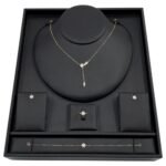 طقم ذهب عيار 18 وزن 4.10 جم لإطلالة ناعمة ومتألقة