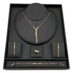 طقم ذهب كامل عيار 18 وزن 12.62 جم بتعليقات سلاسل أنيقة